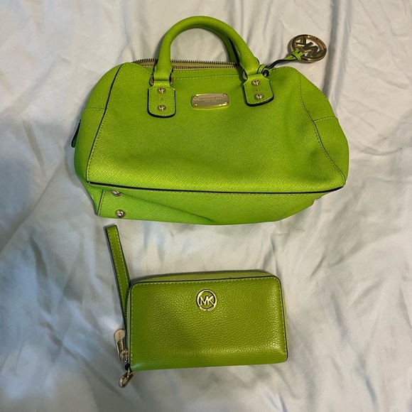 Michael Kors green purse and wallet - Picture 1 of 8